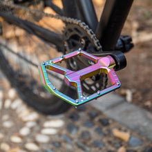 MTB Pedale Profi-Edition – CNC Aluminium, Ultraflach, Rainbow Matte