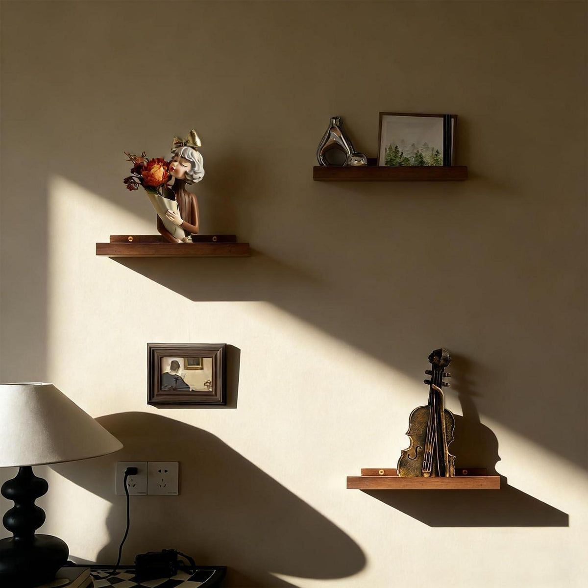 Schwebendes Wandregal Nussbaum 15x30 cm mit Schutzkante