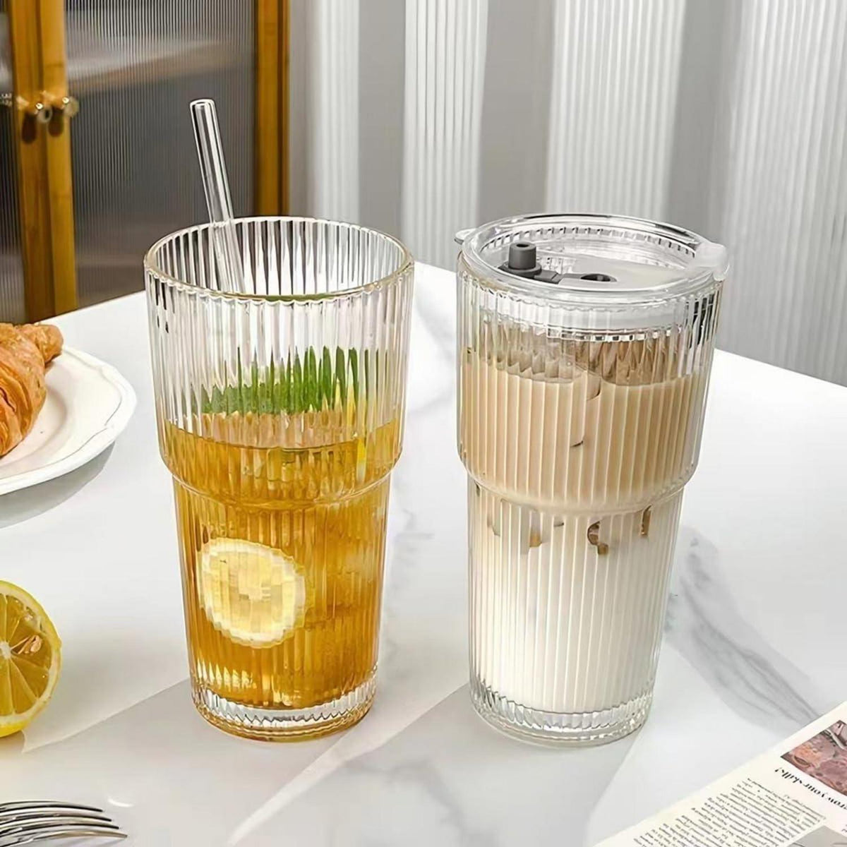 2 Glas Trinkbecher mit Deckel & Strohhalm – 600ml