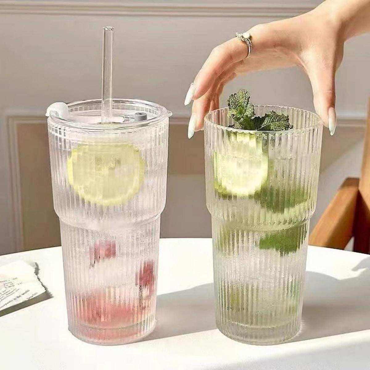 2 Glas Trinkbecher mit Deckel & Strohhalm – 600ml